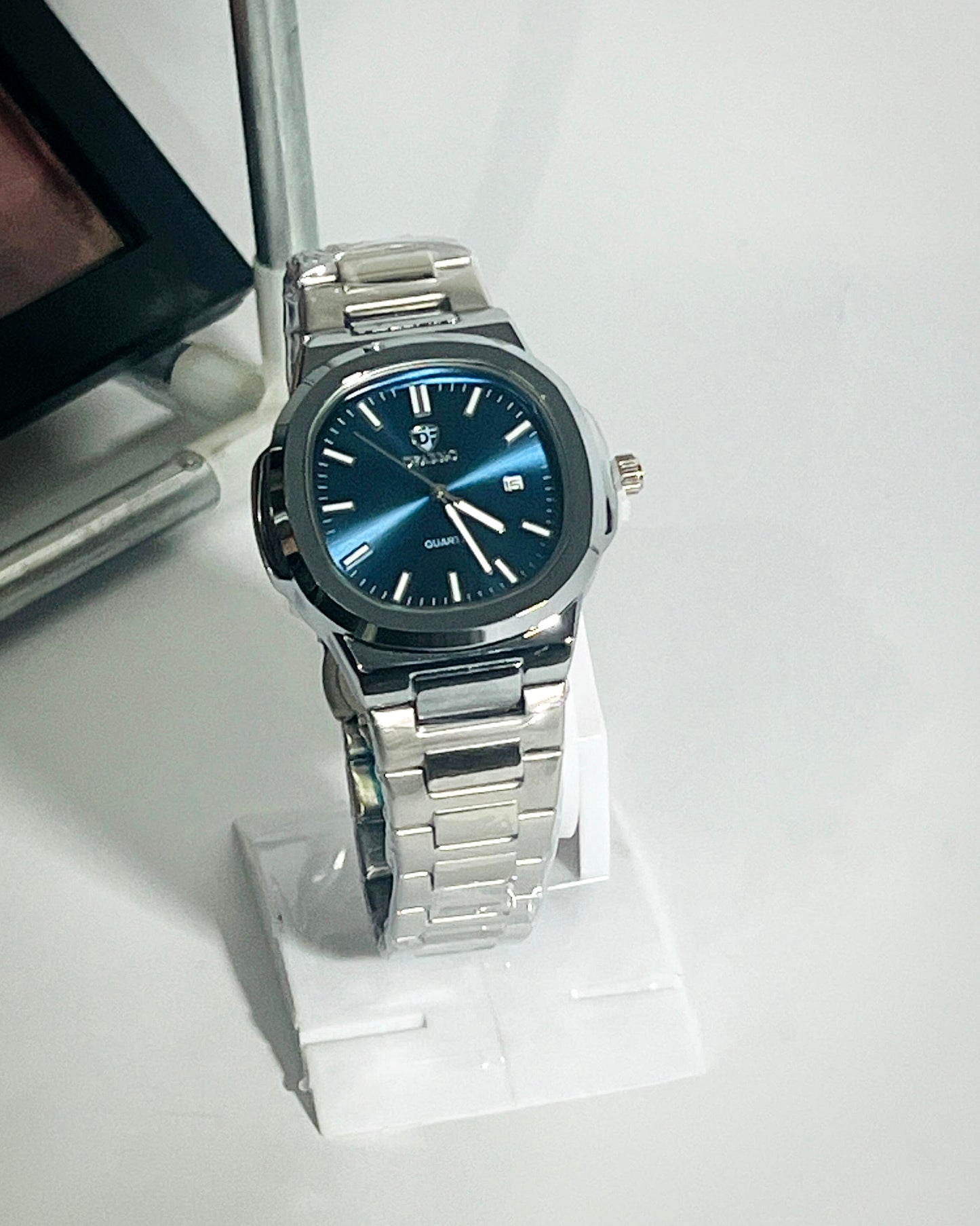 Dearno Quartz Chain Man watch.